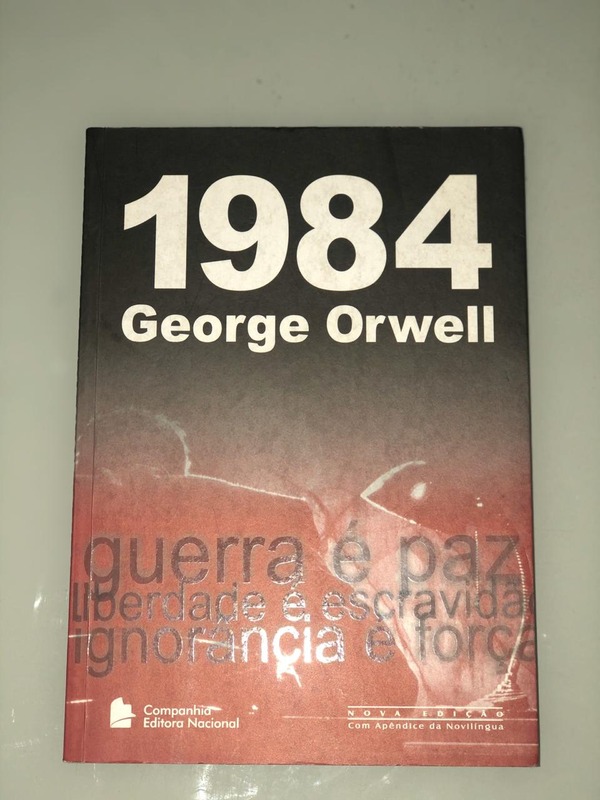Capa do livro 1984, de George Orwell