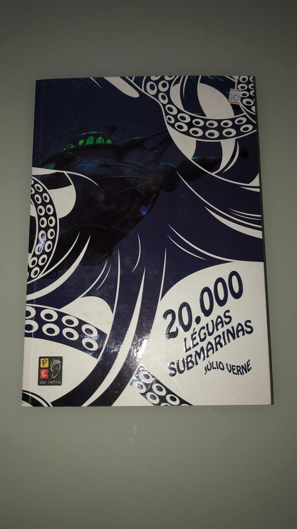 Capa do livro 20 mil léguas submarinas, de Julio Verne