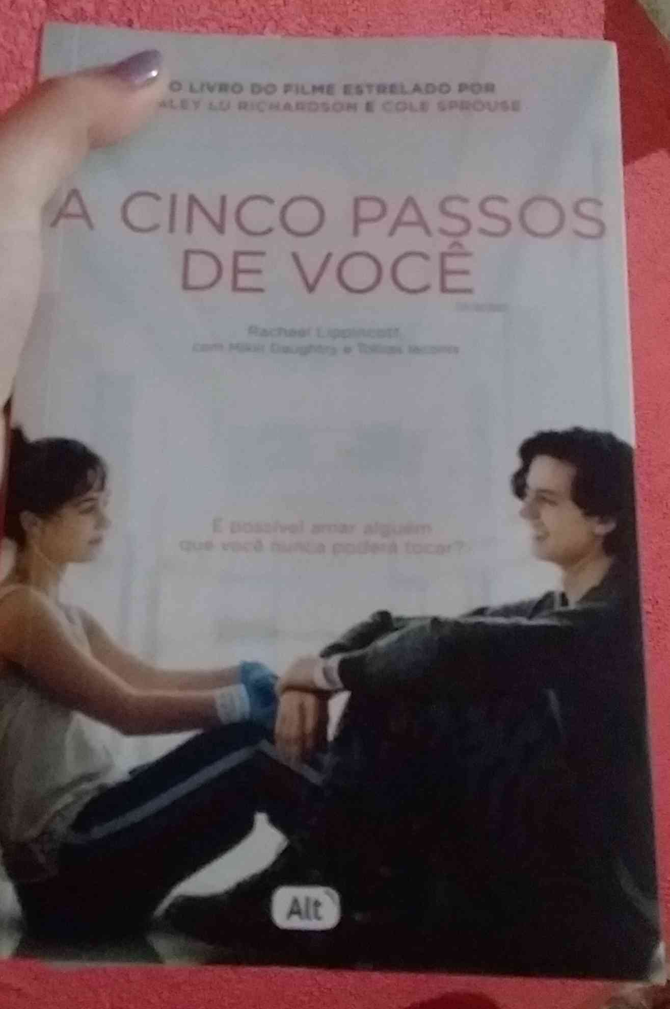 Capa do livro A cinco passos de você , de Rachael Lippincott com Mikki Daughtry e Tobias laconis