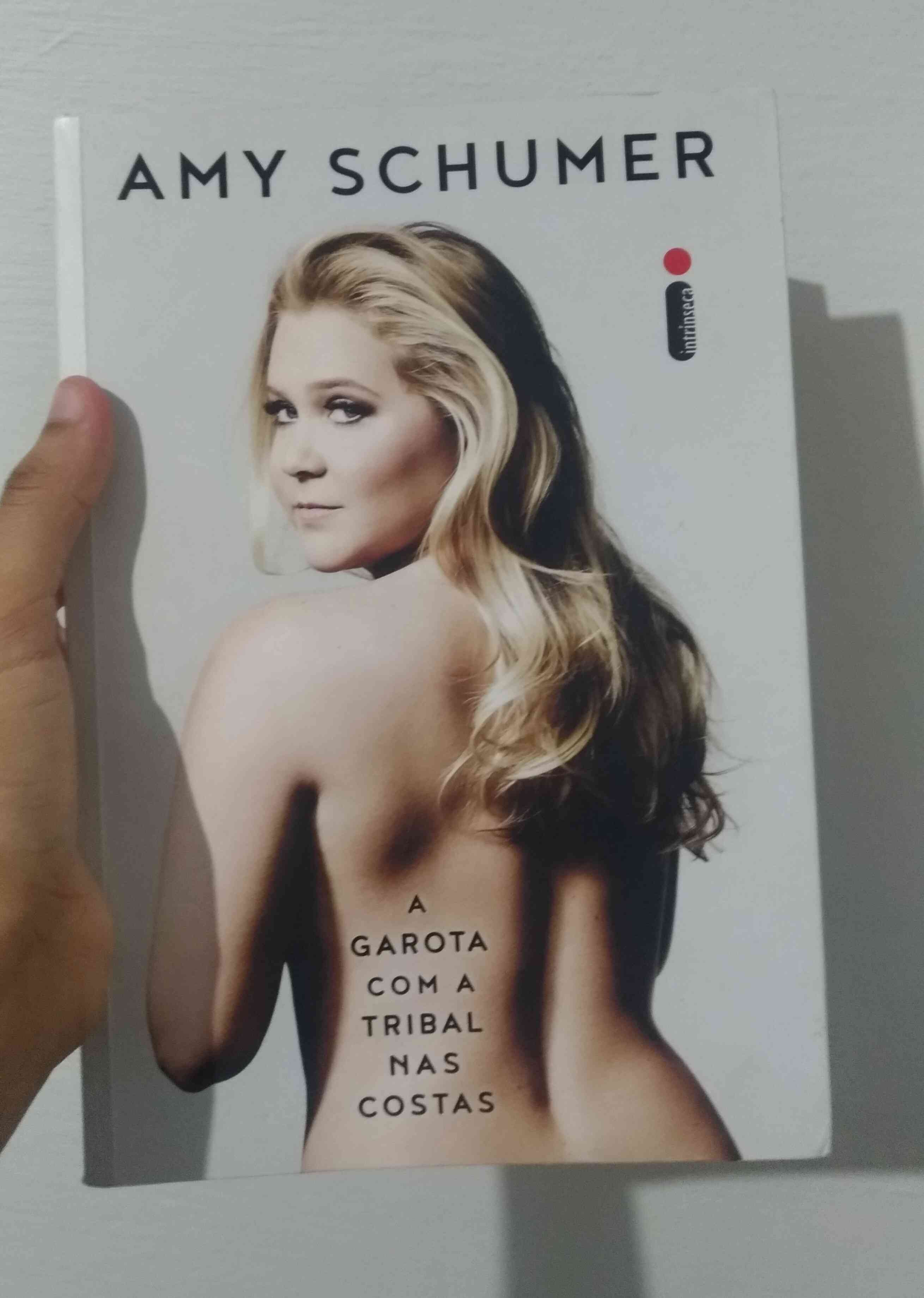 Capa do livro a garota com a tribal nas costas, de amy schumer