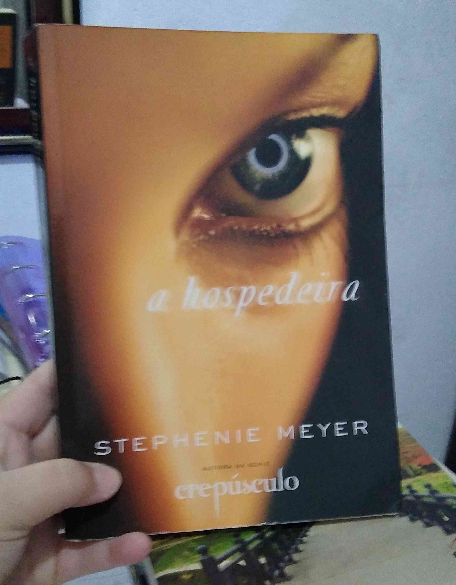 Capa do livro A hospedeira, de Stephanie Meyer