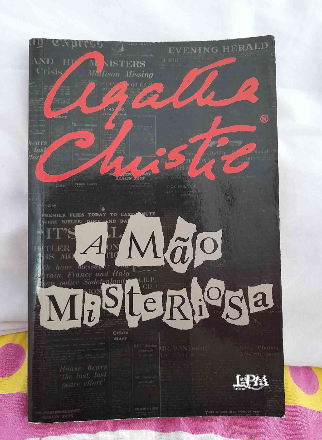 Capa do livro A mão misteriosa , de Agatha Christie