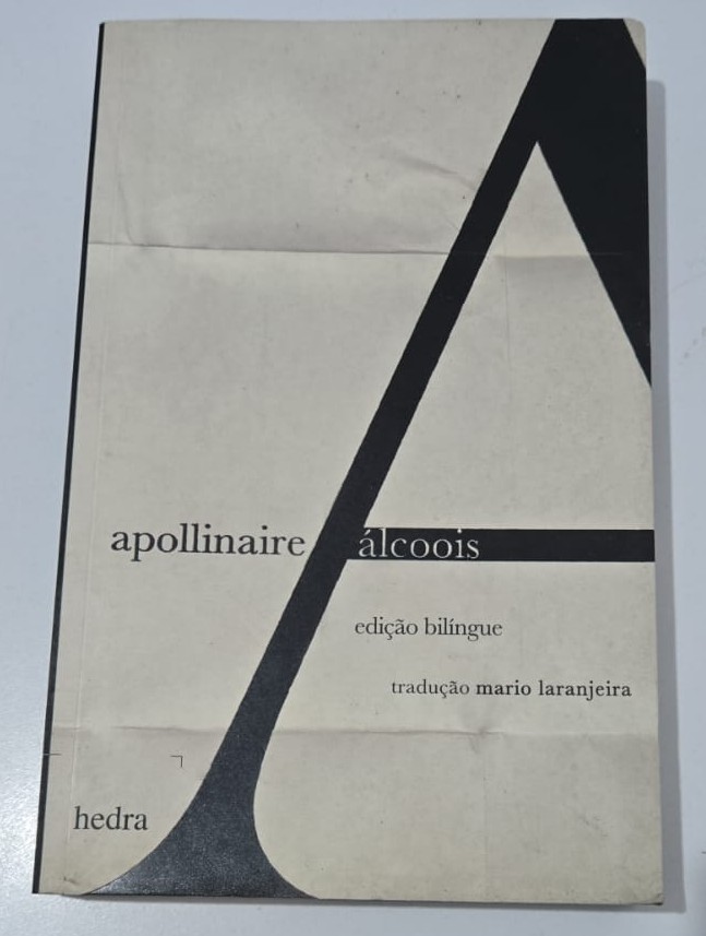 Capa do livro Álcoois: poemas (1898–1913) — edição bilíngue, de Guillaume Apollinaire