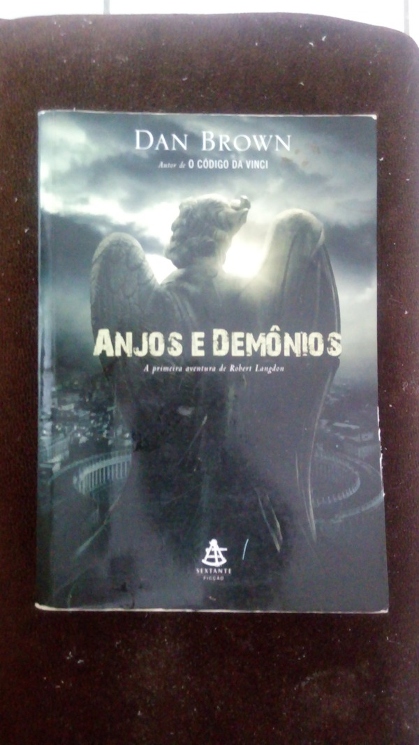 Capa do livro Anjos e Demônios, de Dan Brown