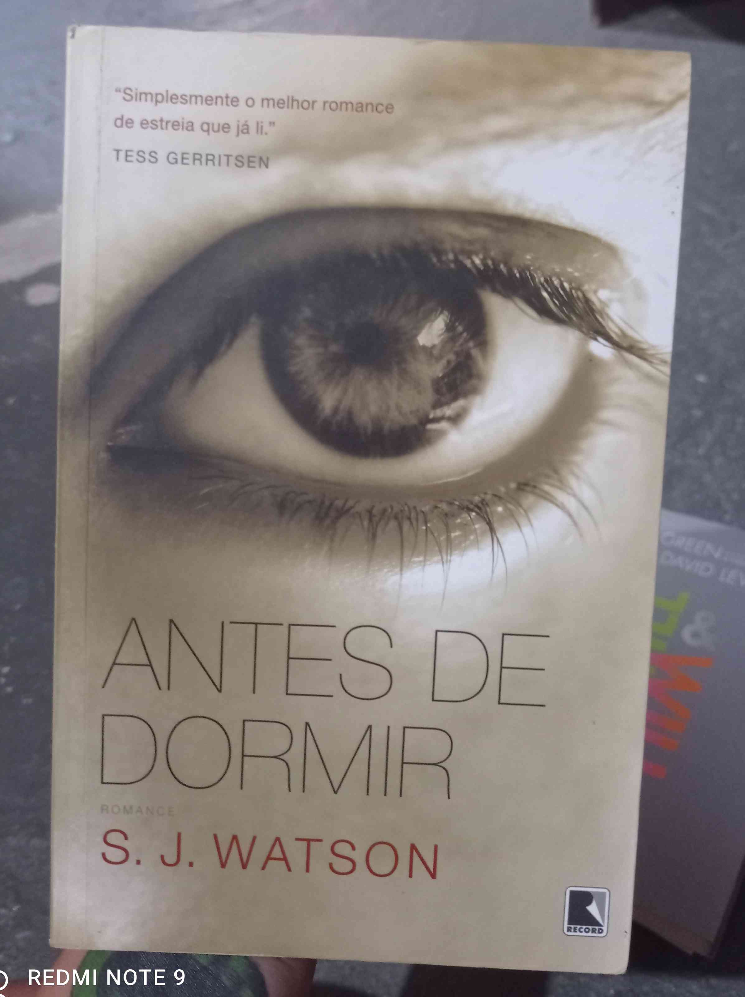 Capa do livro Antes de dormir, de S J Watson