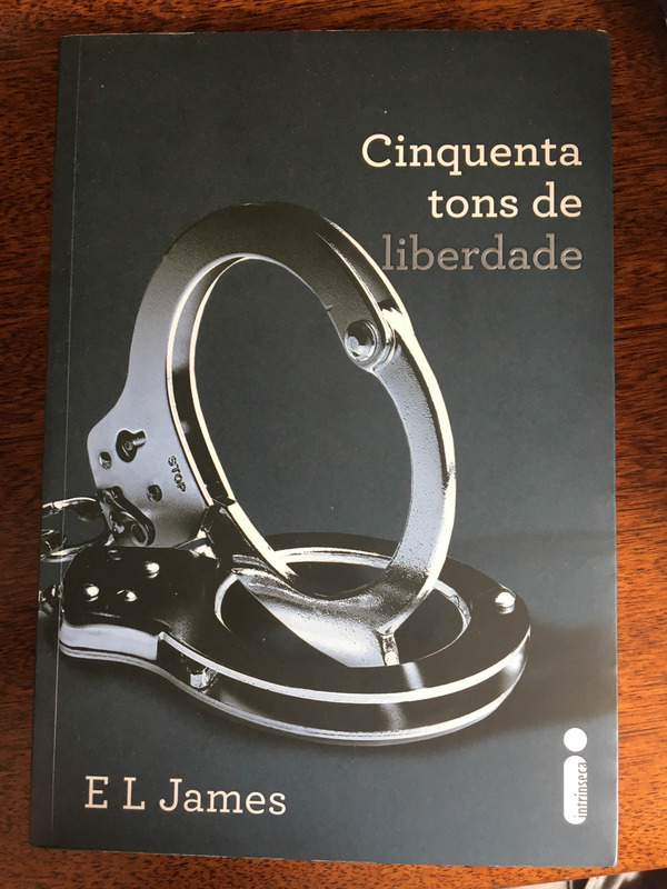 Capa do livro Cinquenta tons de liberdade, de E L James