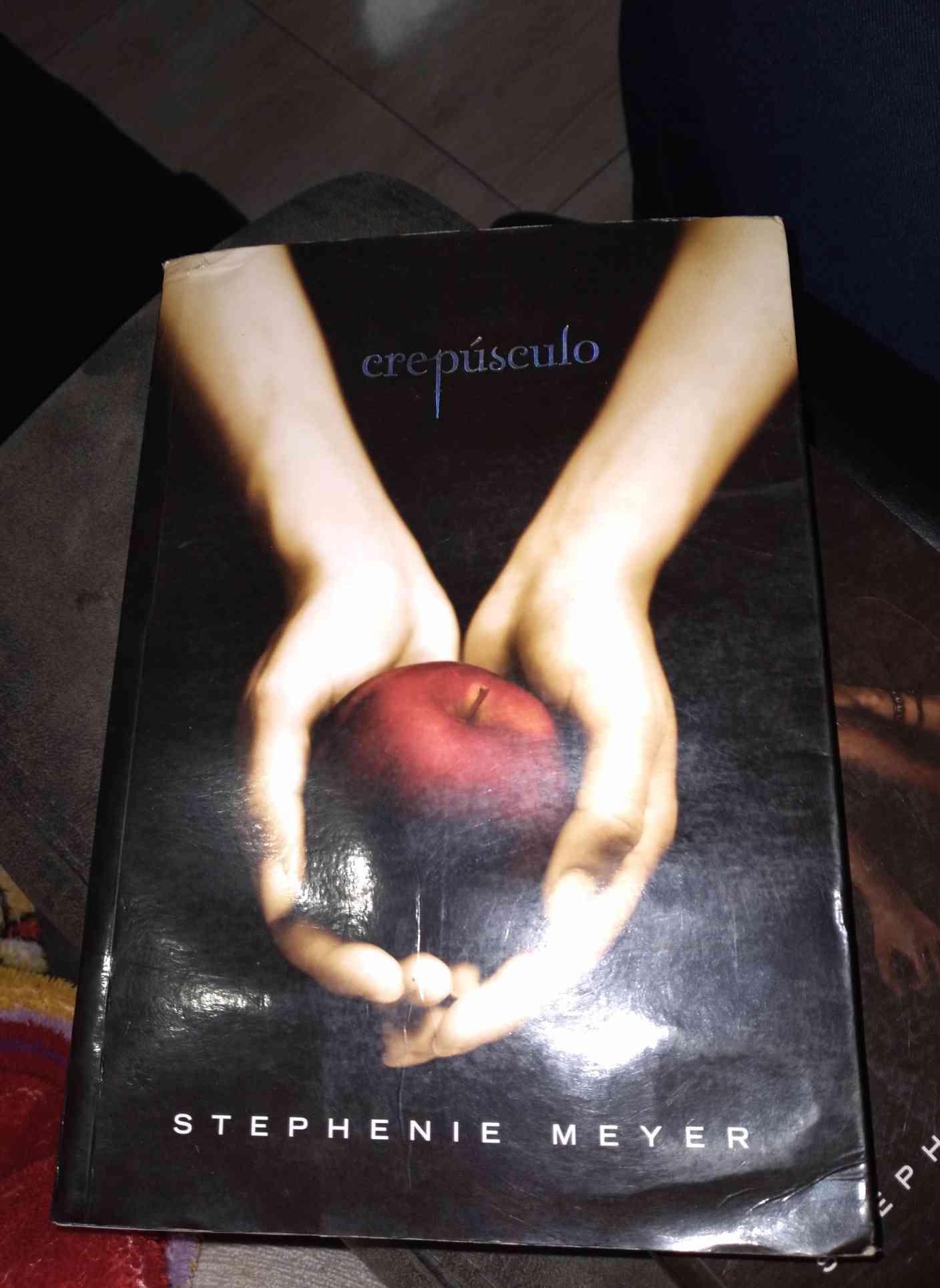 Capa do livro Crepúsculo , de Stephenie Meyer