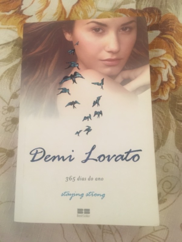 Capa do livro Demi Lovato - 365 dias do ano, de Staying Strong