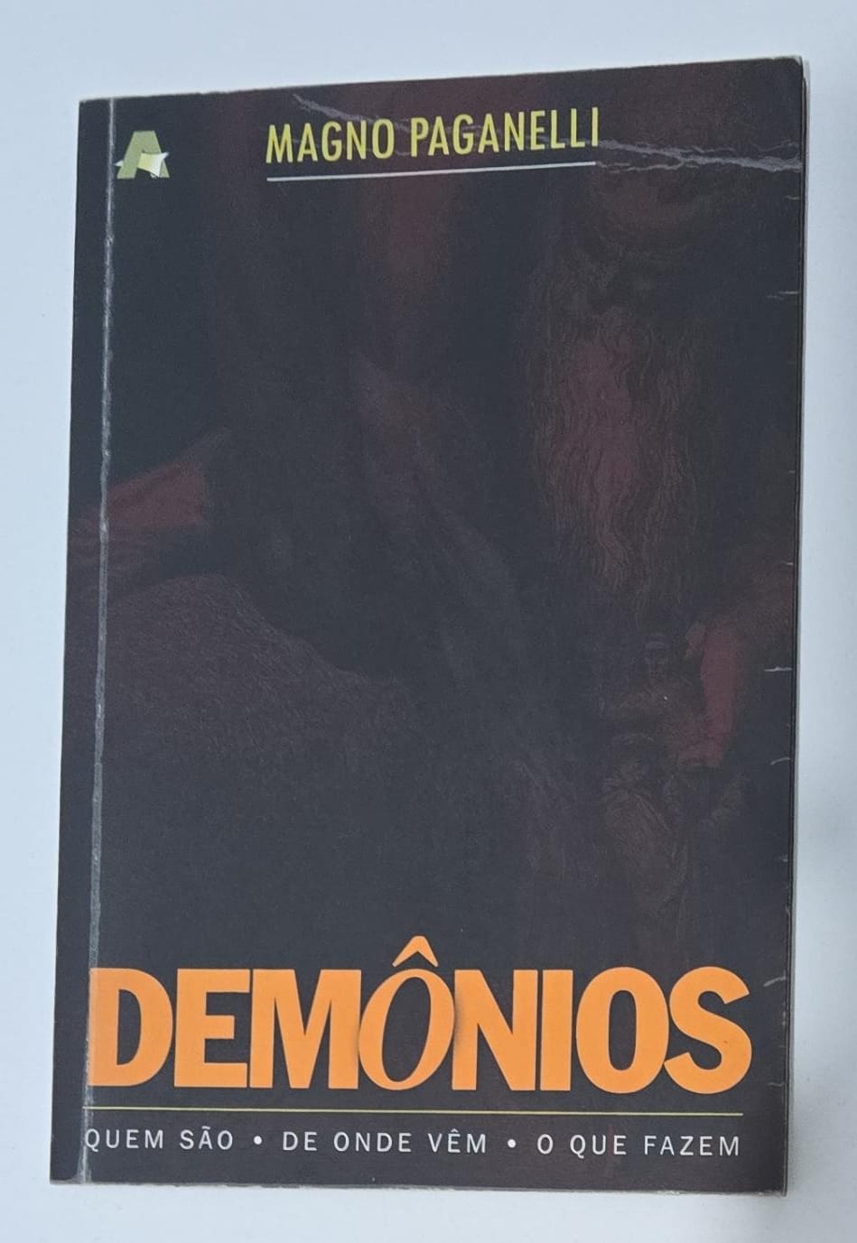 Capa do livro Demônios, de Magno Paganelli