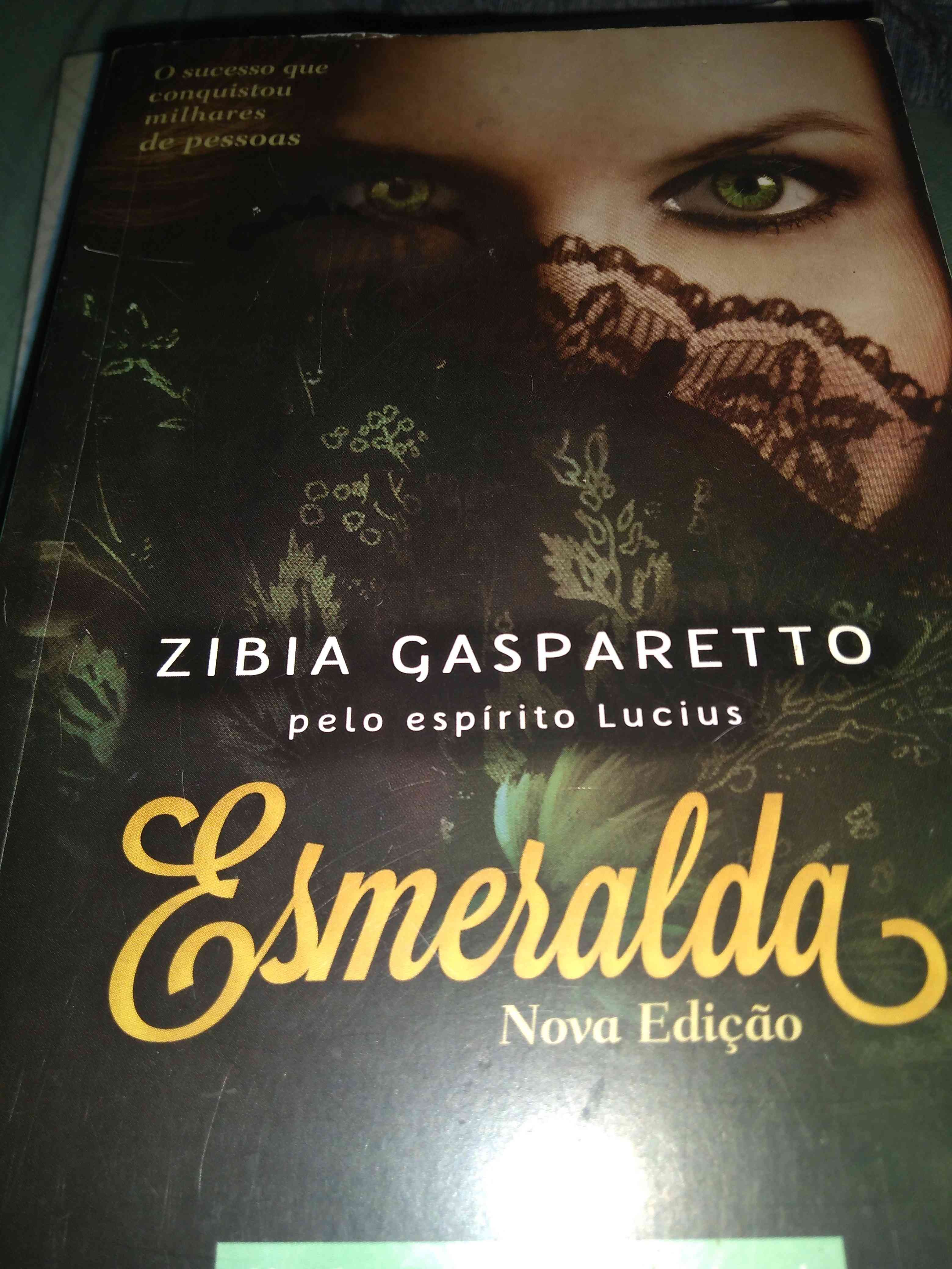 Capa do livro Esmeralda, de Zibia Gasparetto
