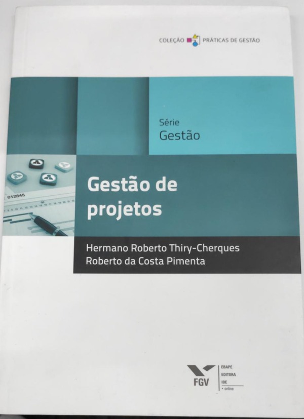 Capa do livro Gestão de projetos, de Hermano Roberto Thiry-Cheerques, Roberto da Costa Pimenta