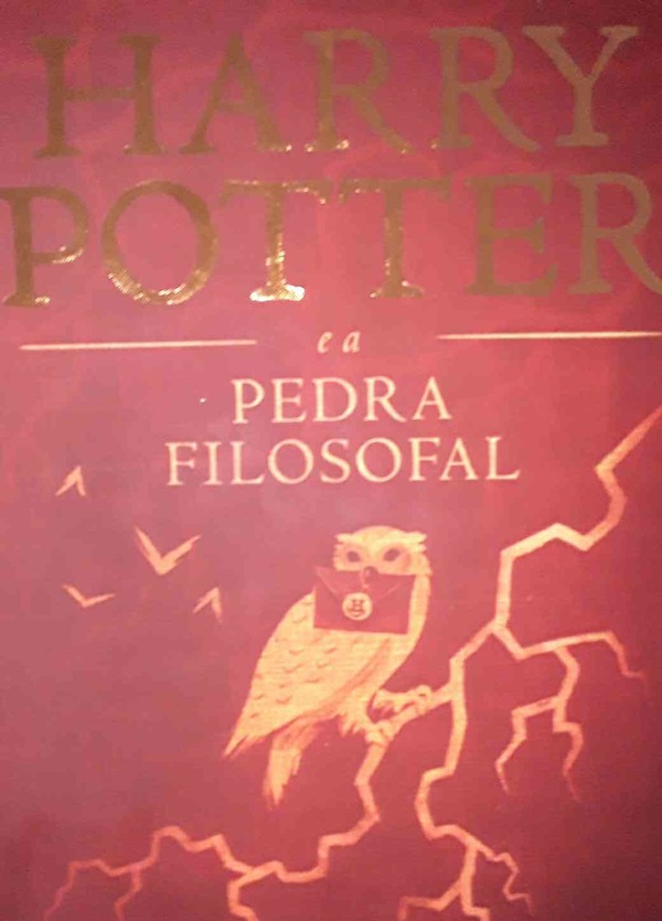 Capa do livro Harry Potter e a pedra filosofal ROCCO, de J.K. Rowling