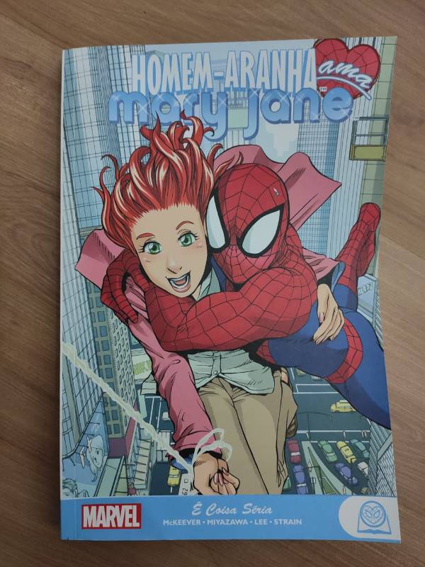 Capa do livro Homem aranha ama Mary Jane, de Sean McKeever, Takeshi Miyazawa