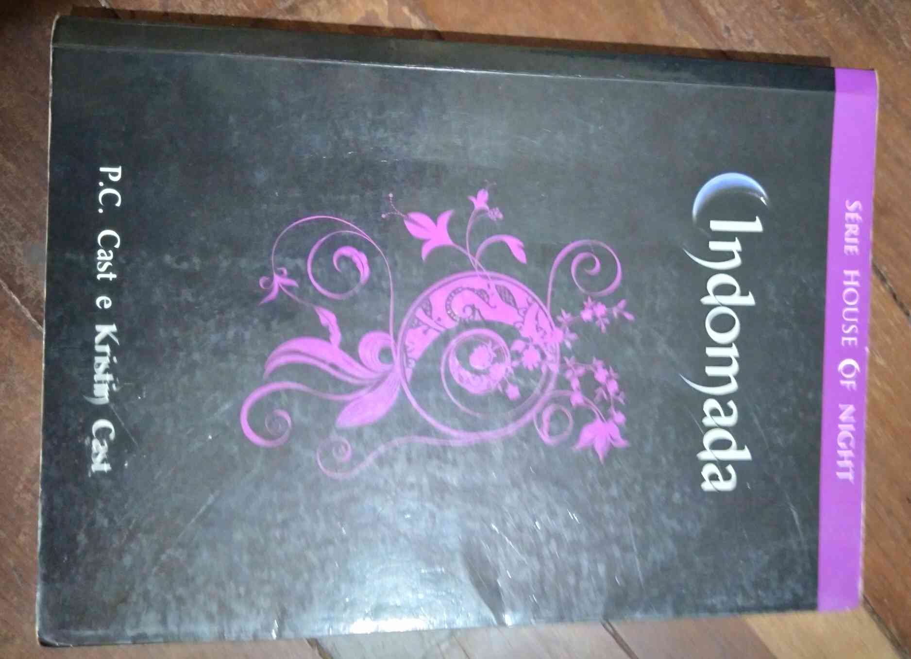 Capa do livro Indomada, de P. C. Cast e Kristin Cast