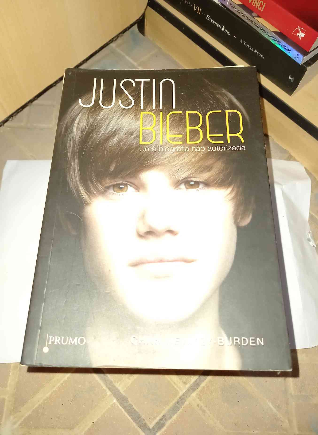 Capa do livro Justin Bieber , de Chas Newkey