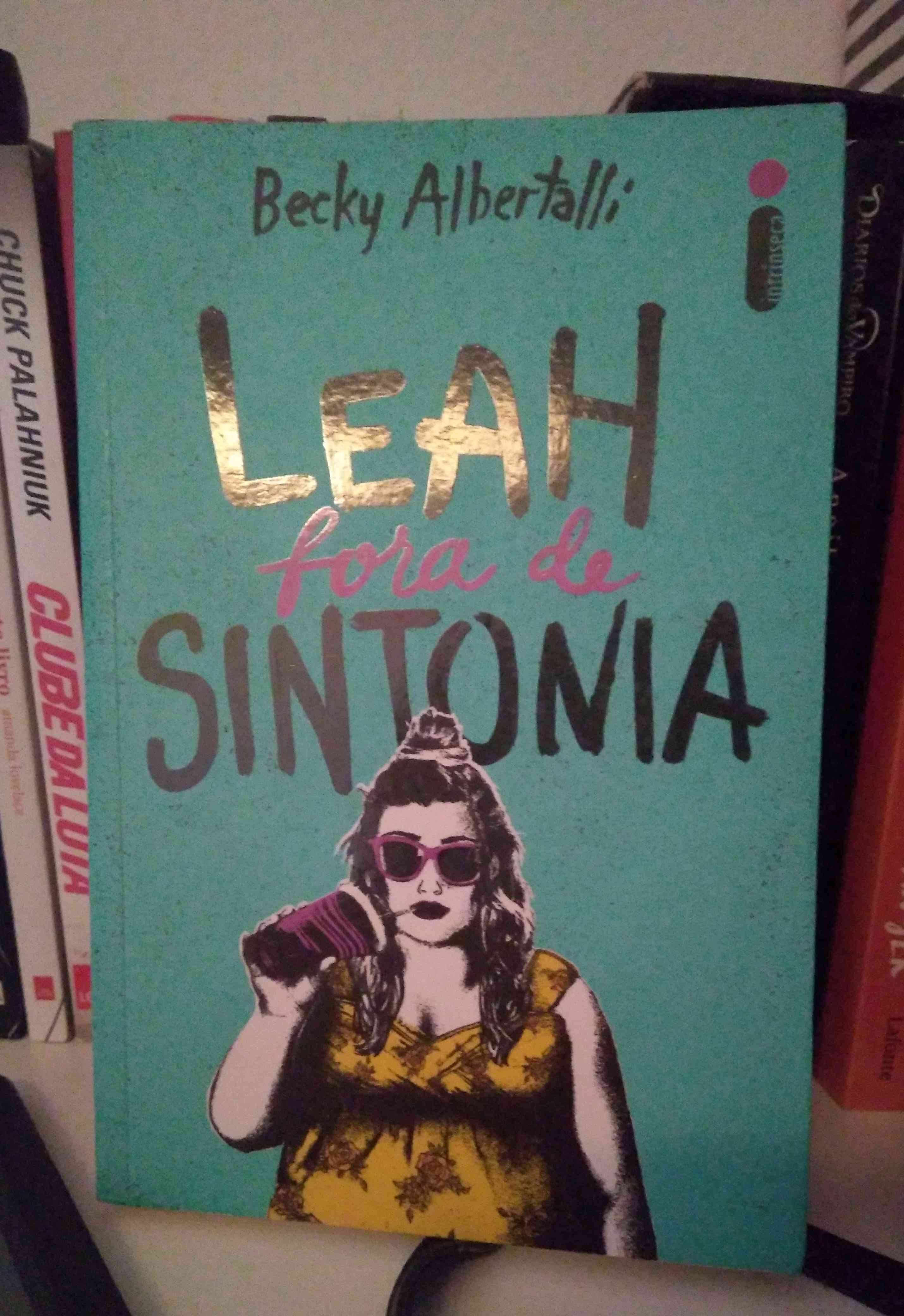 Capa do livro Leah fora de sintonia, de Becky Albertalli