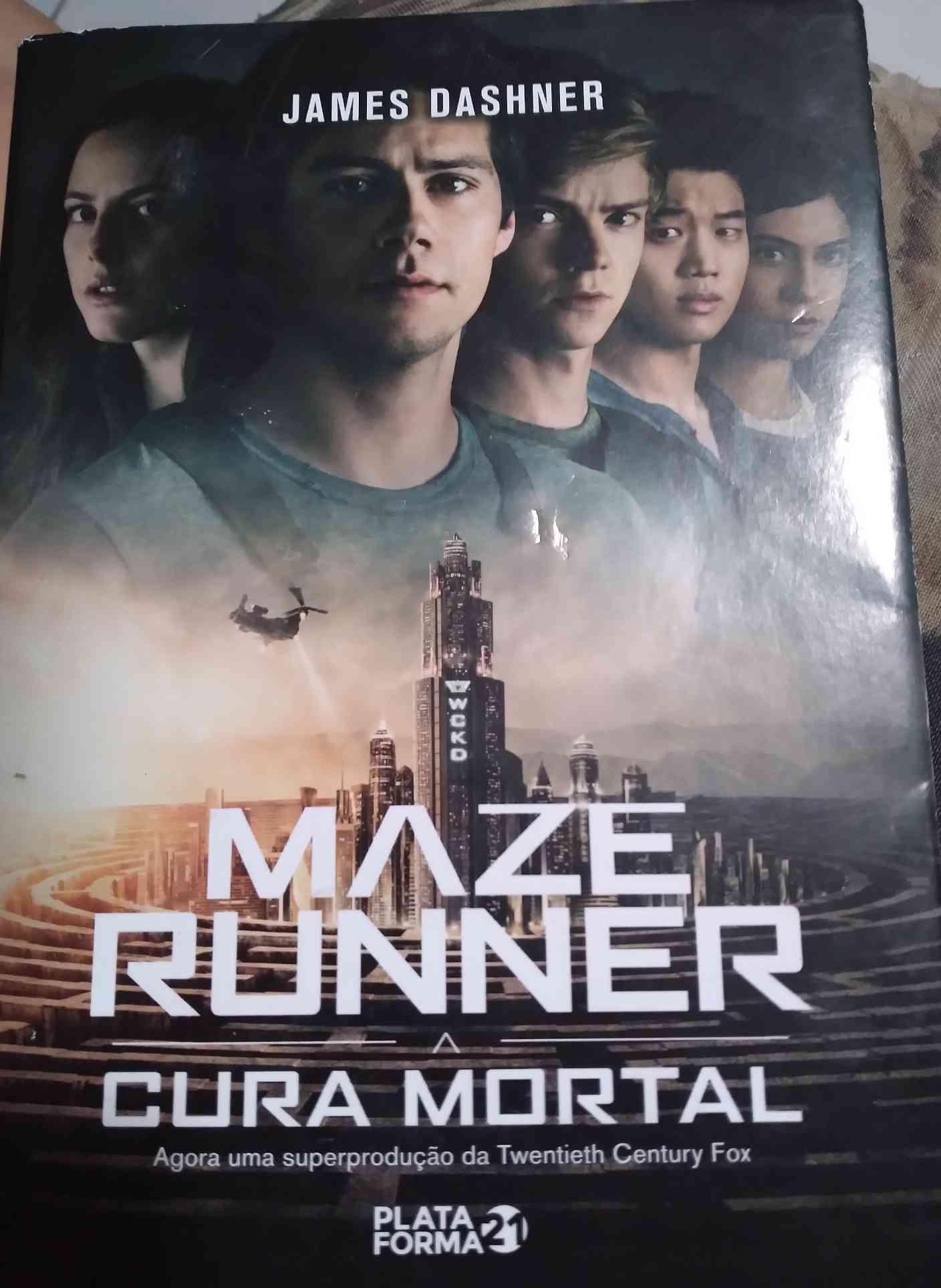 Capa do livro Maze Runner: A cura Mortal **com jacket,usado, de James Dashner