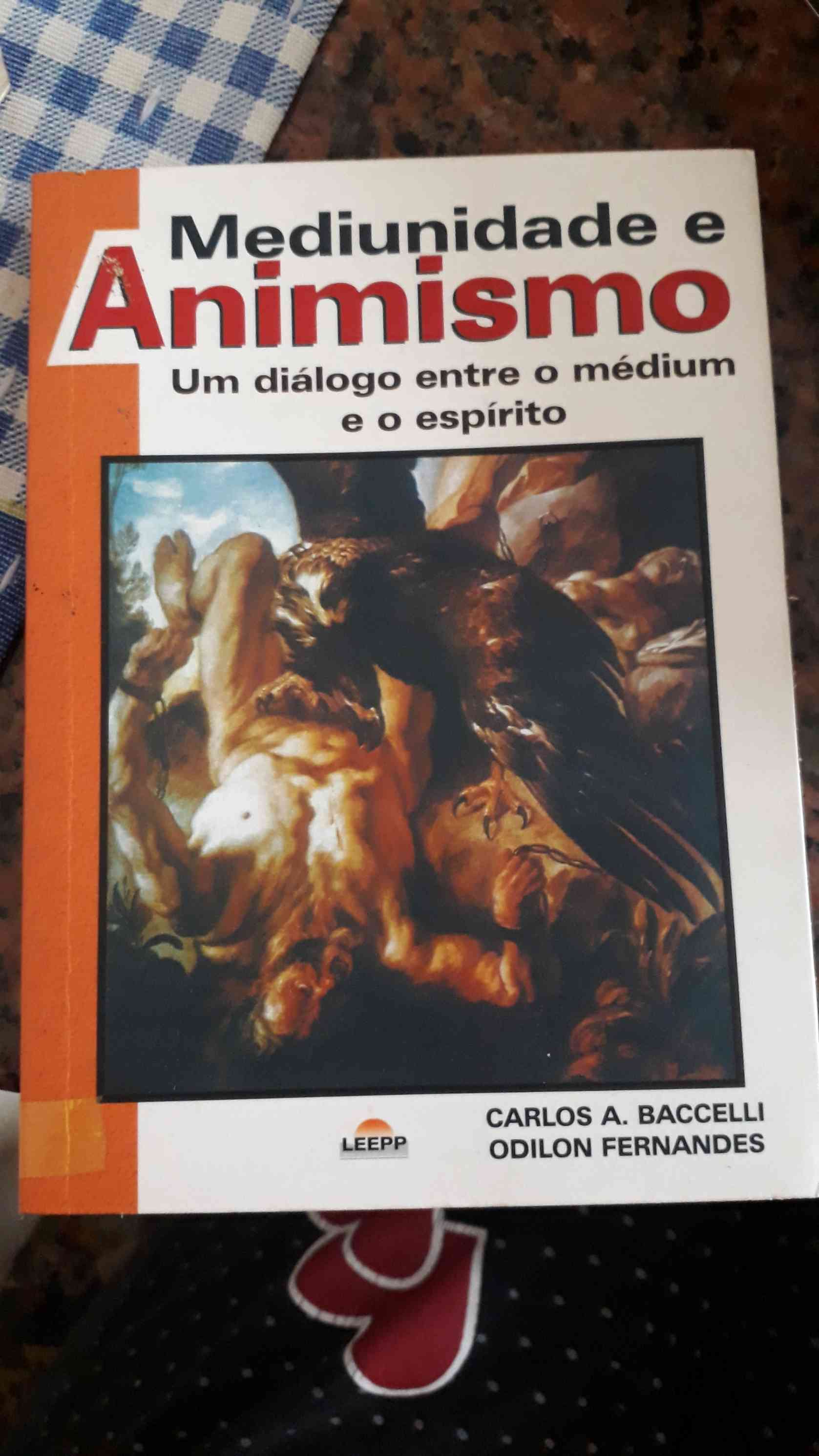 Capa do livro Mediunidade e animismo um diálogo entre o médium e o espírito, de Carlos a. Baccelli