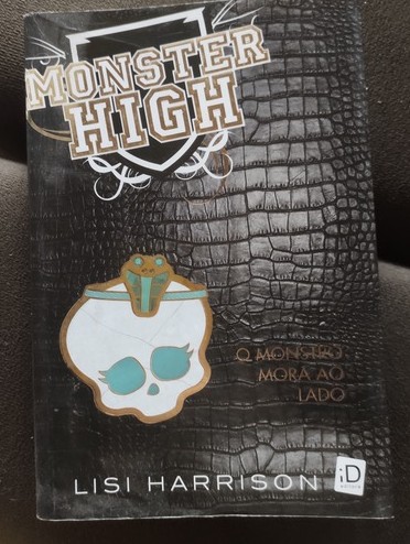 Capa do livro Monster high - O monstro mora ao lado , de Lisi Harrison