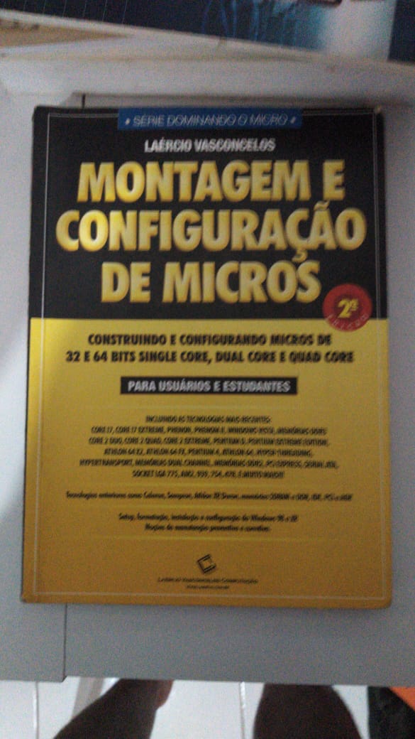 Capa do livro Montagem e Configuração de Micros, de Laercio Vasconcelos