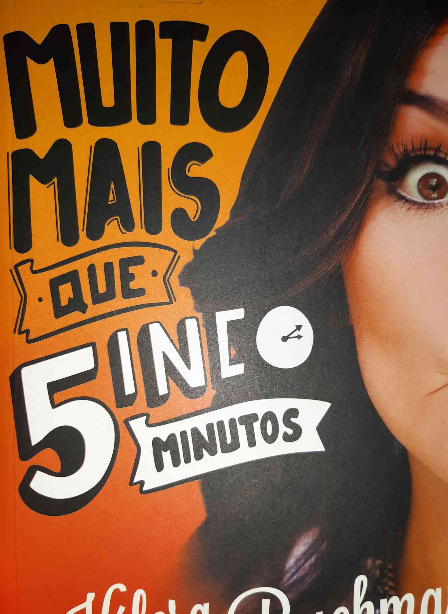 Capa do livro Muito Mais Que 5inco Minutos, de Kéfera Buchmann