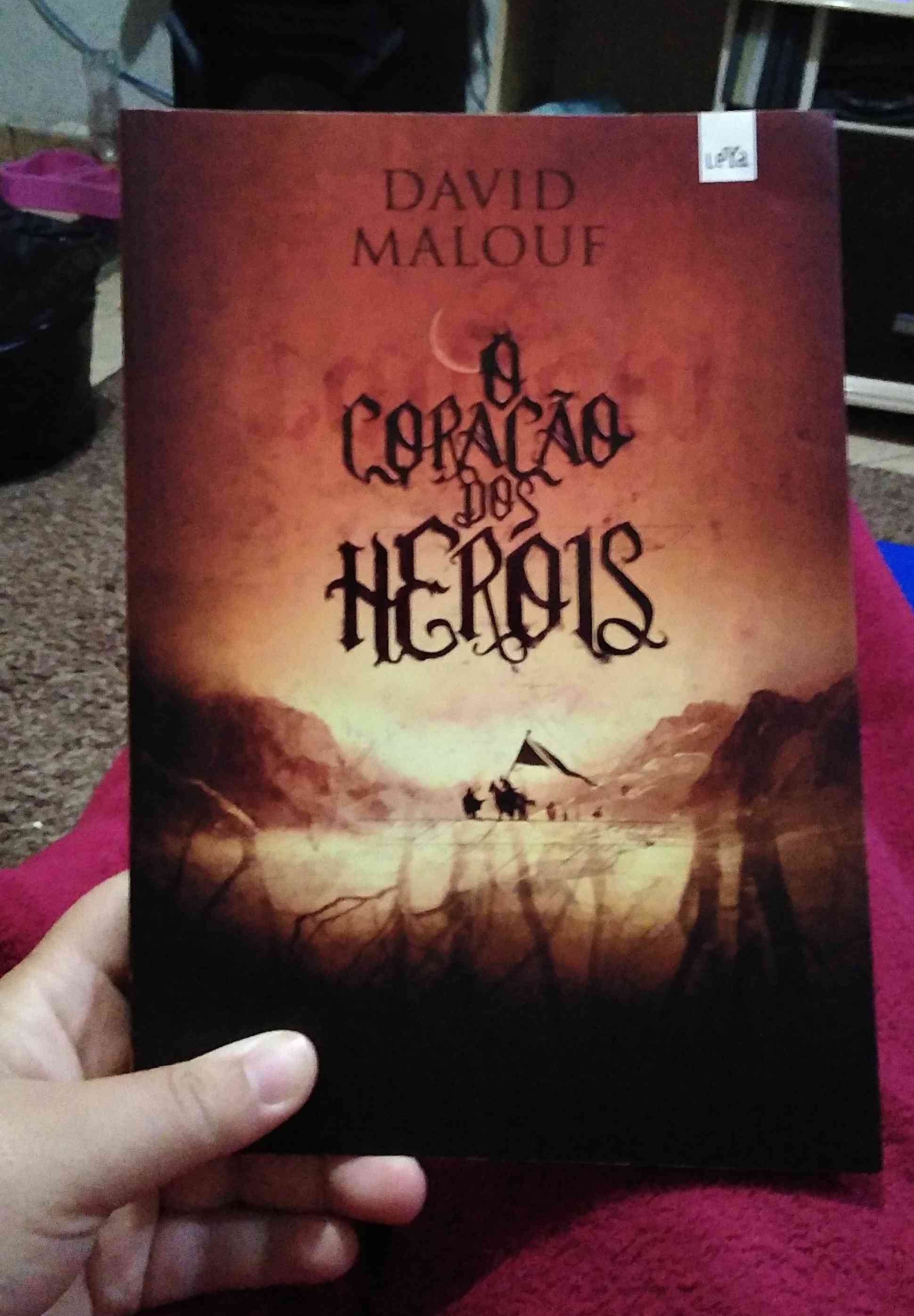 Capa do livro O coração dos heróis, de David Malouf