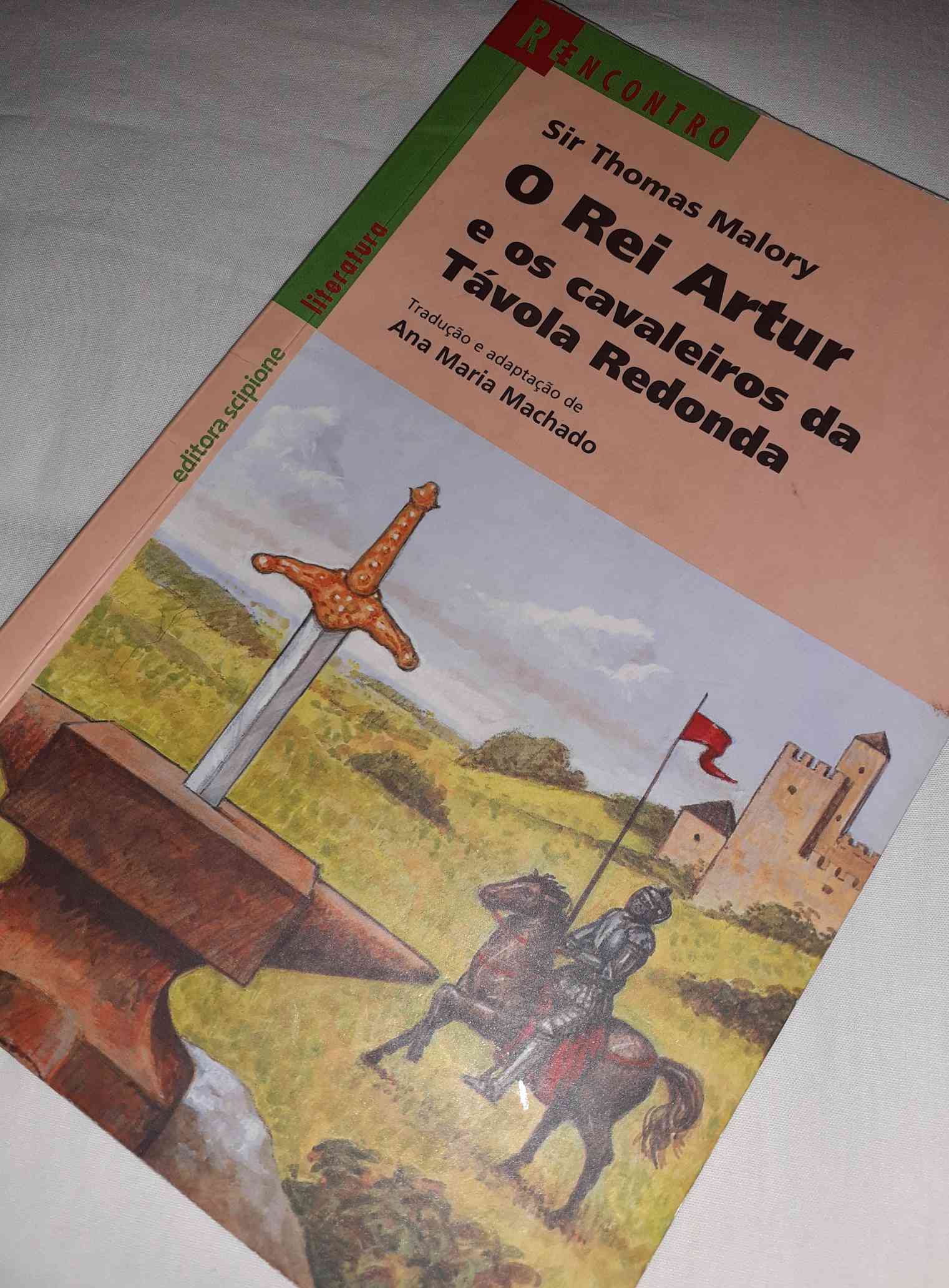 Capa do livro O rei Arthur e os cavaleiros da távola Redonda, de Sir Thomas Malory