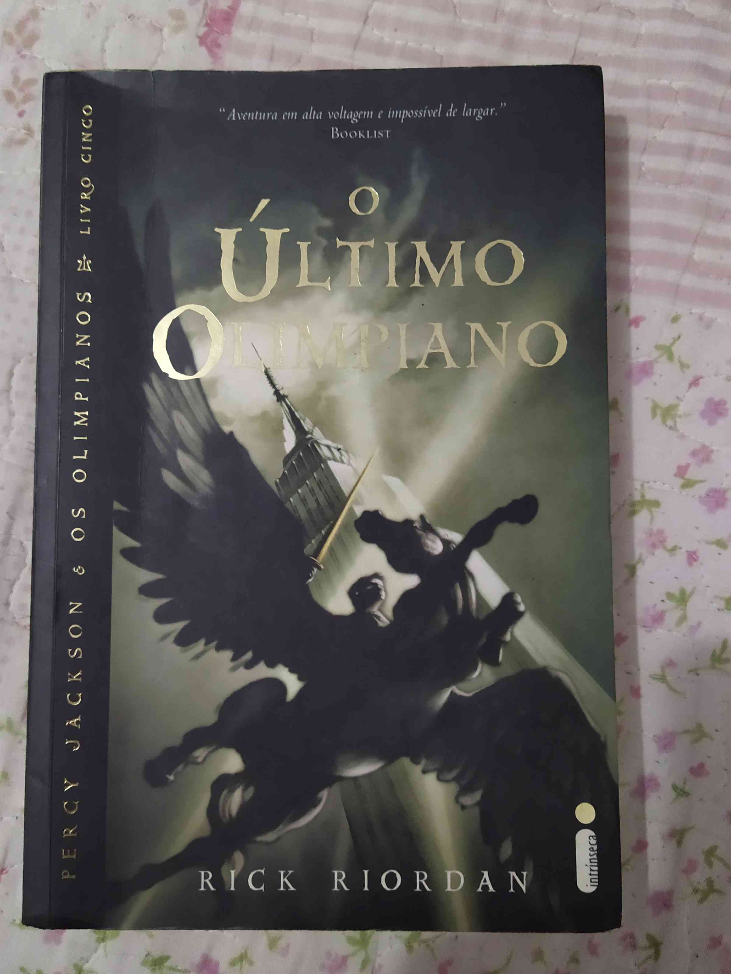 Capa do livro O Último Olimpiano, de Rick Riordan