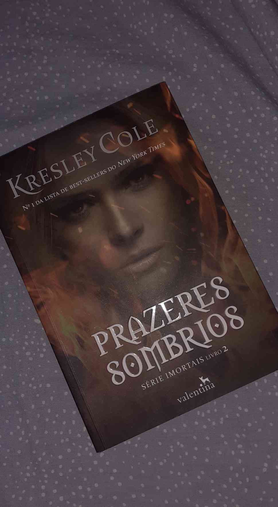 Capa do livro Prazeres Sombrios , de Kresley Cole