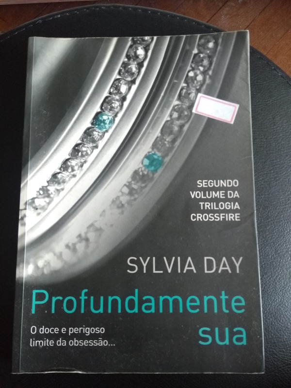 Capa do livro Profundamente Sua, de Day, Sylvia
