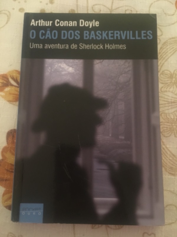 Capa do livro Sherlock Holmes - O cão de Baskervilles - Pocket, de Arthur Conan Doyle