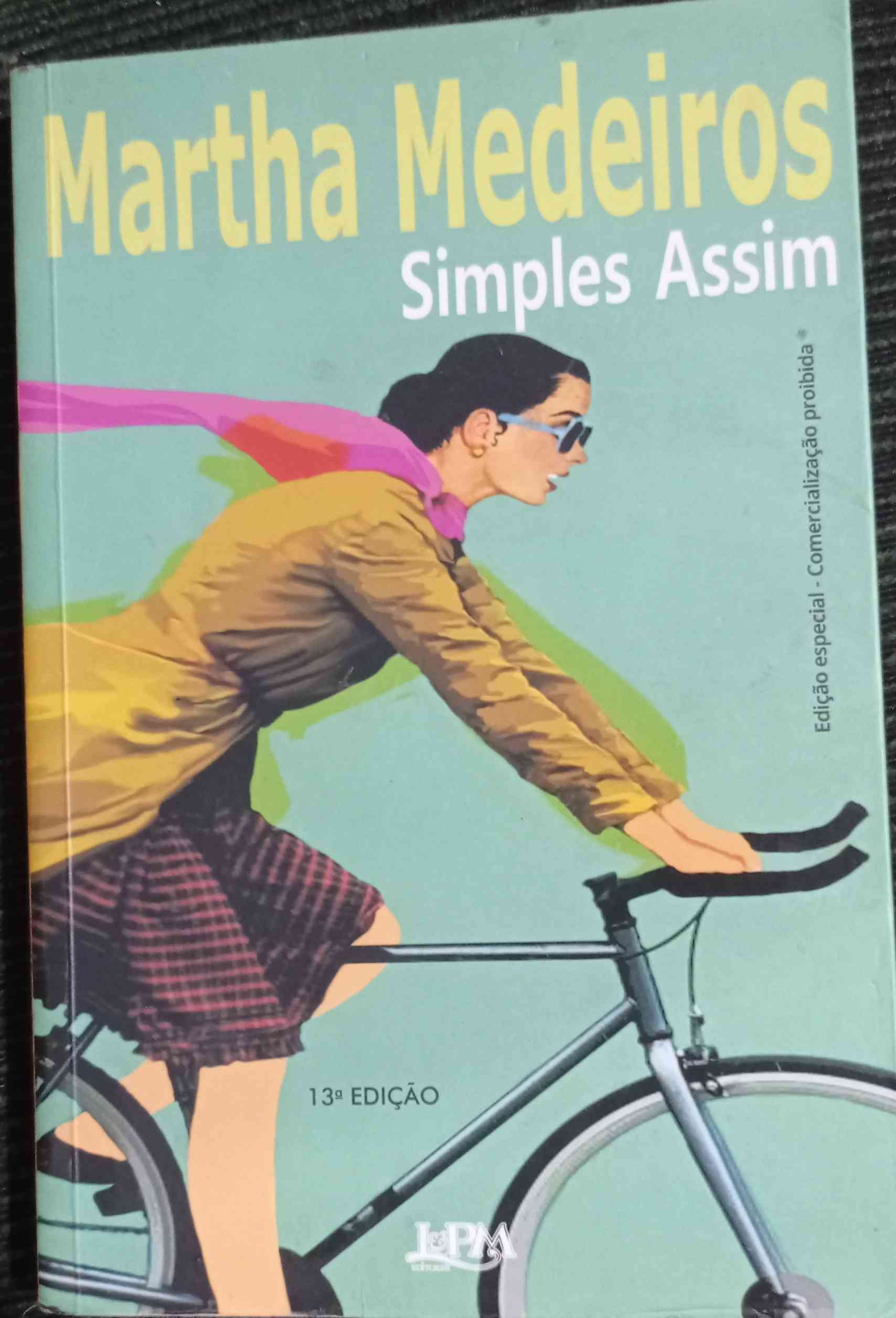 Capa do livro Simples Assim, de Martha Medeiros