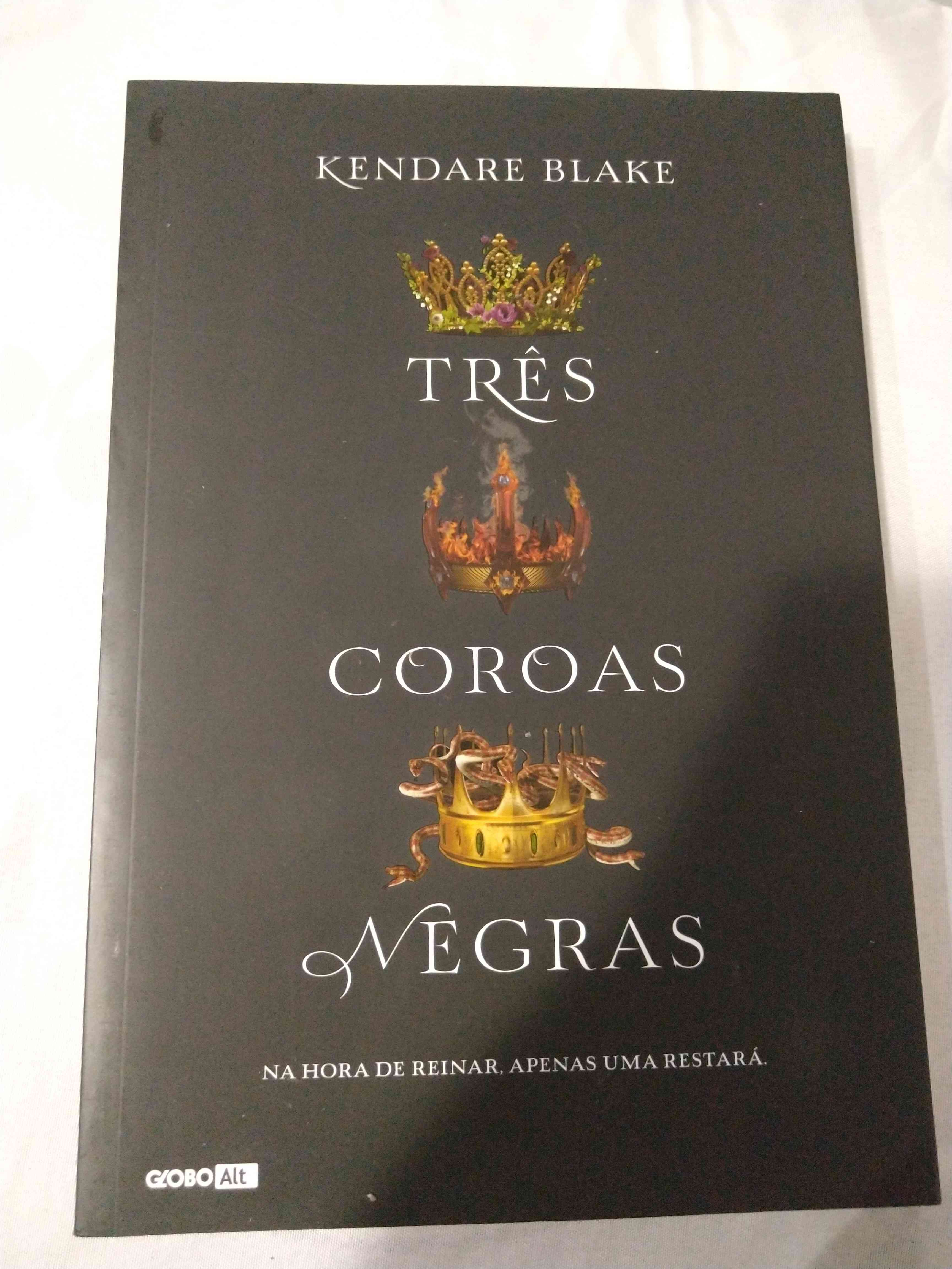 Capa do livro Três coroas negras , de Kendare Blake