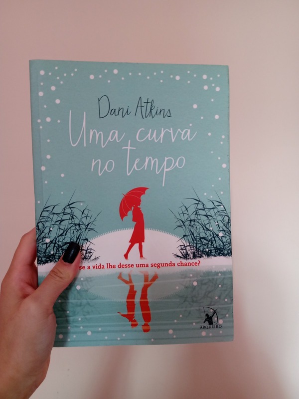 Capa do livro Uma curva no tempo, de Dani Atkins