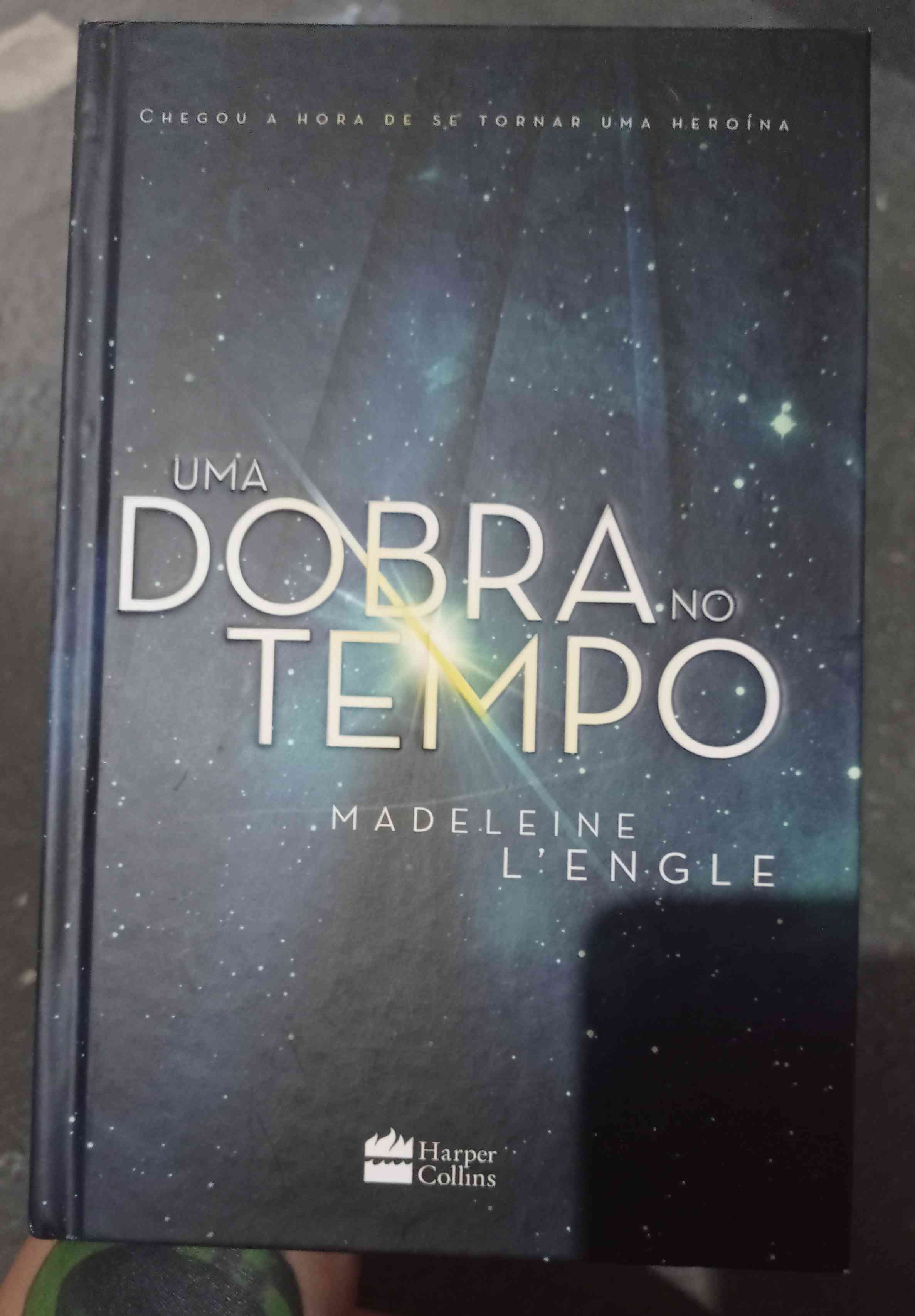 Capa do livro Uma dobra no tempo, de Madeleine L'engle