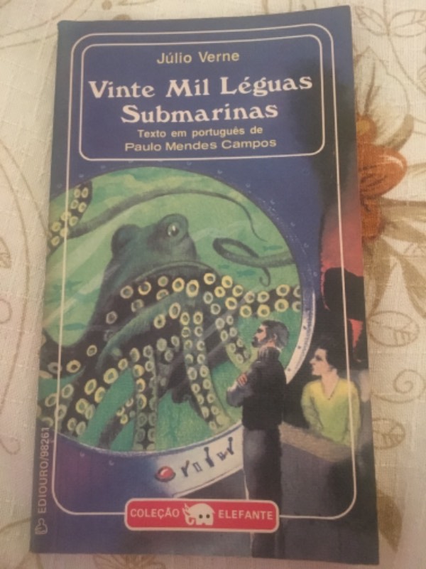 Capa do livro Vinte Mil Léguas Submarinas, de Júlio Verne