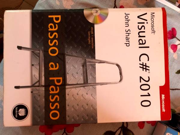 Capa do livro Visual C# 2010, de John Sharp
