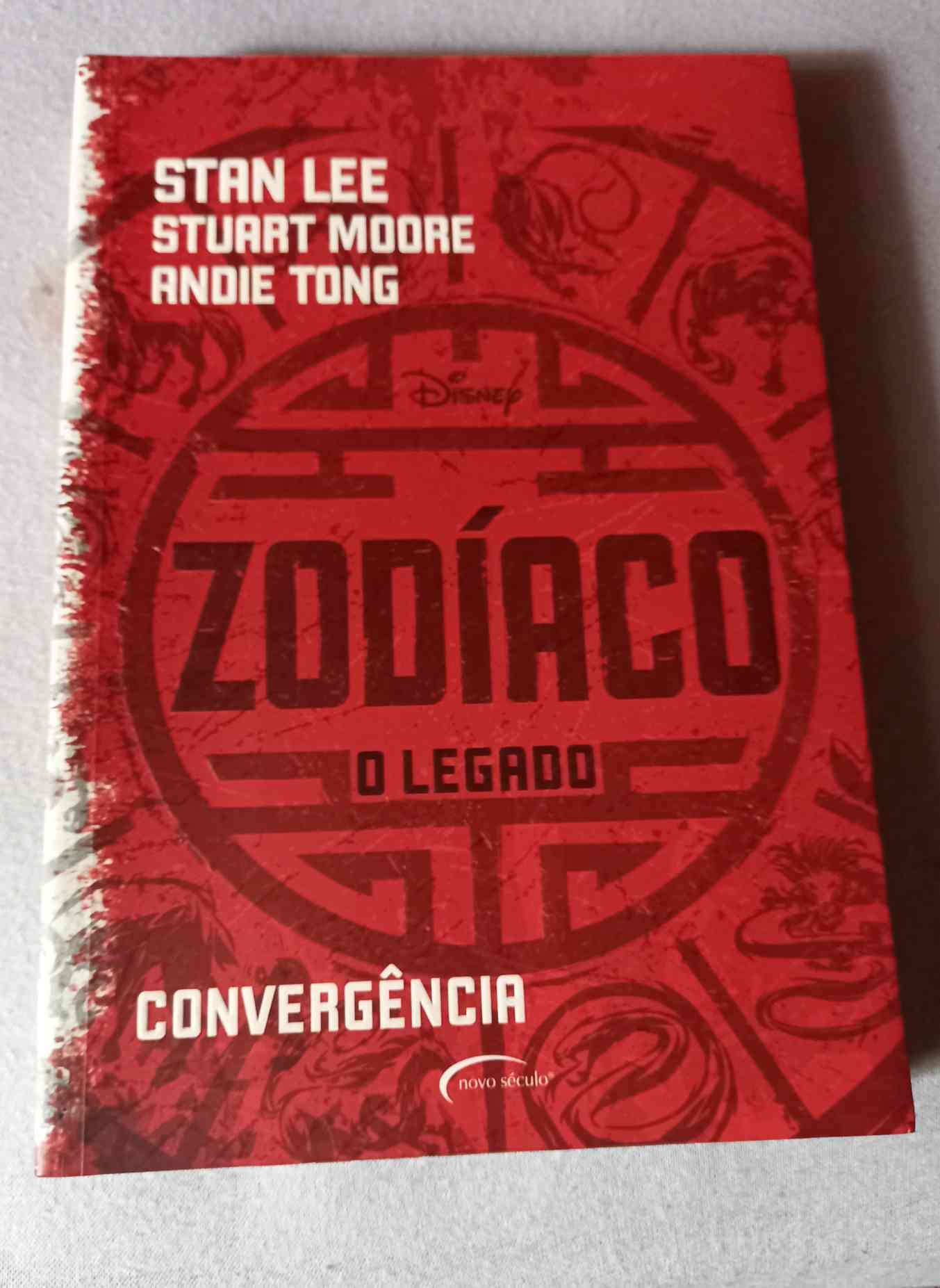 Capa do livro Zodíaco o legado , de Stan Lee S